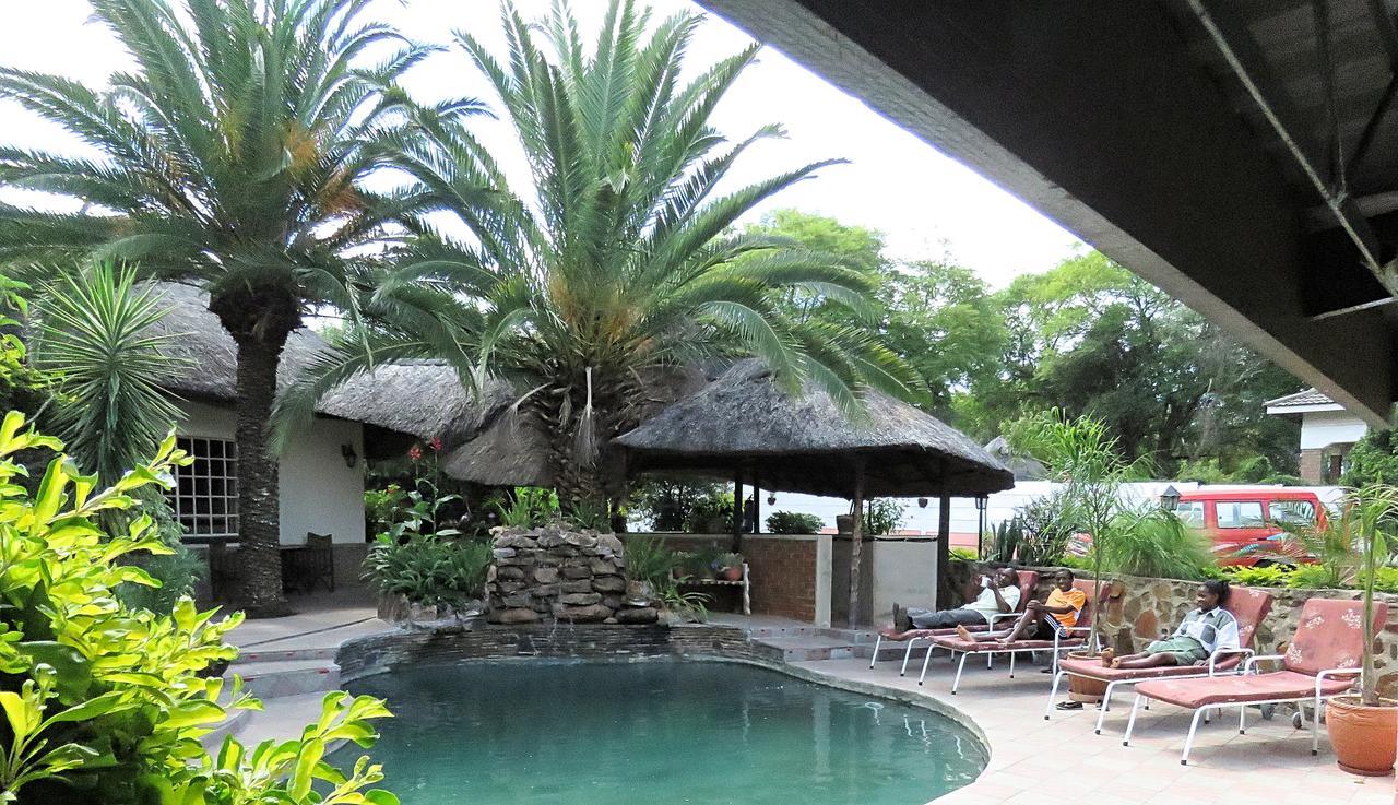 Parrot Lodge Bulawayo Exteriör bild