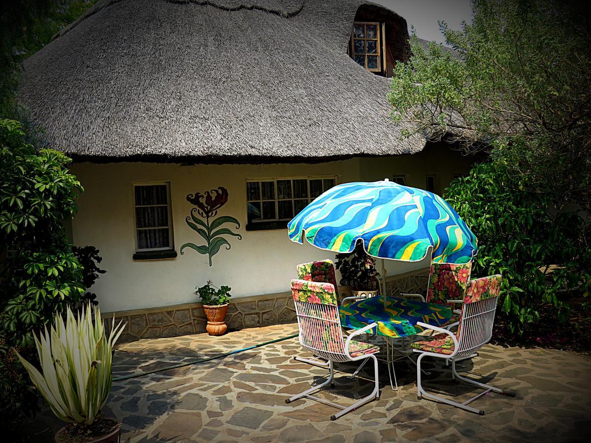 Parrot Lodge Bulawayo Exteriör bild