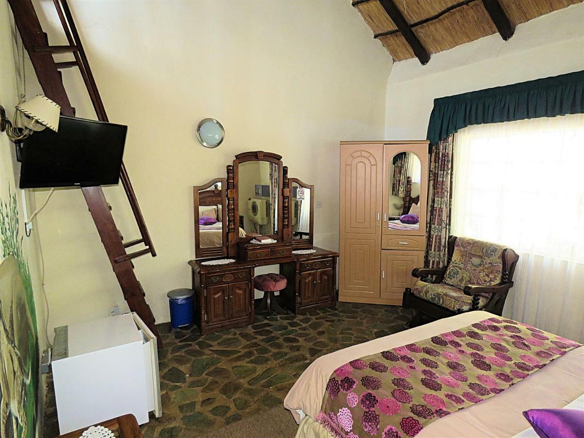 Parrot Lodge Bulawayo Exteriör bild