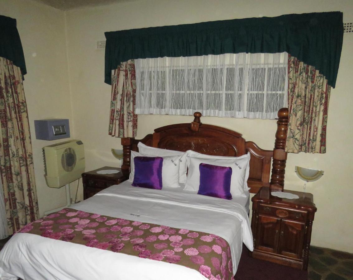 Parrot Lodge Bulawayo Exteriör bild