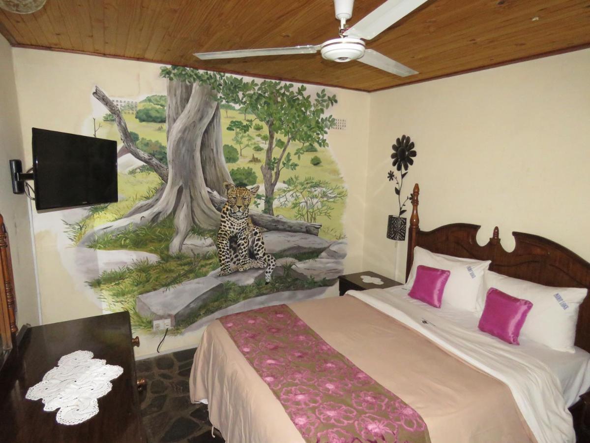 Parrot Lodge Bulawayo Exteriör bild
